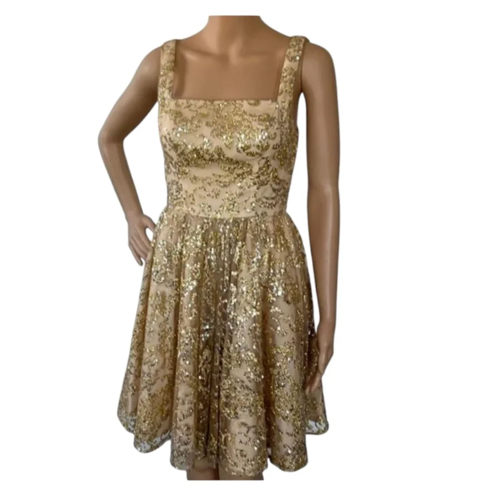 Fifteen Roses Women's Embellished Gold Sequin Prom Formal Dress Size 8 Avant Gar